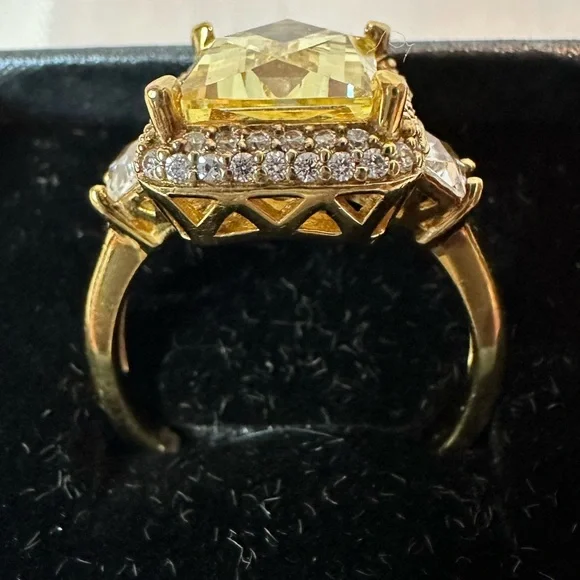 Gorgeous Tycoon brand emerald cut CZ yellow diamond ring - Picture 7 of 13